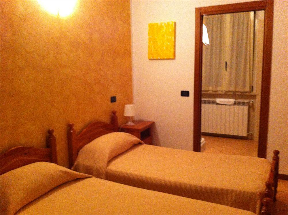 Albergo Quattro Pini San Martino della Battaglia Exterior foto