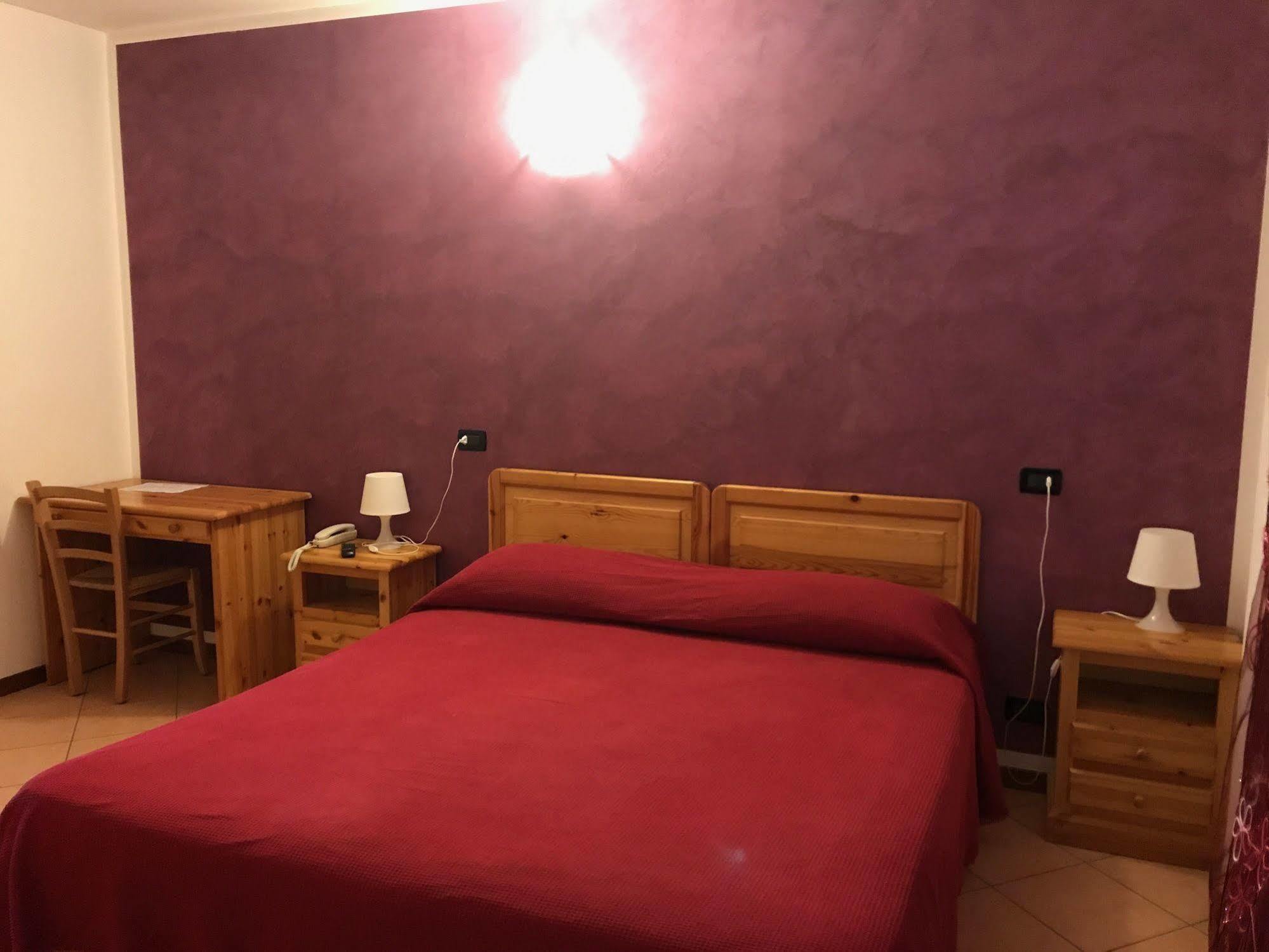 Albergo Quattro Pini San Martino della Battaglia Exterior foto