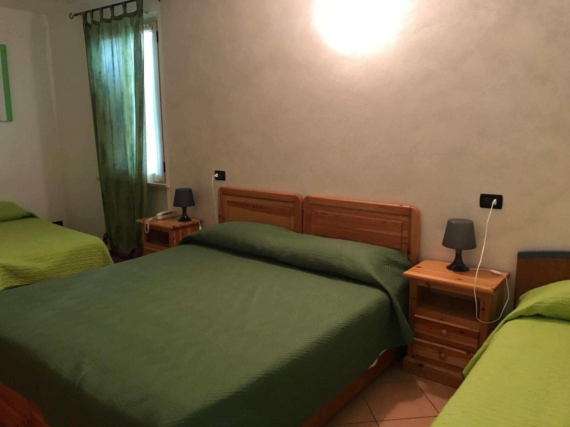 Albergo Quattro Pini San Martino della Battaglia Exterior foto